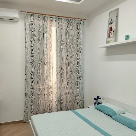 Stanza Naples